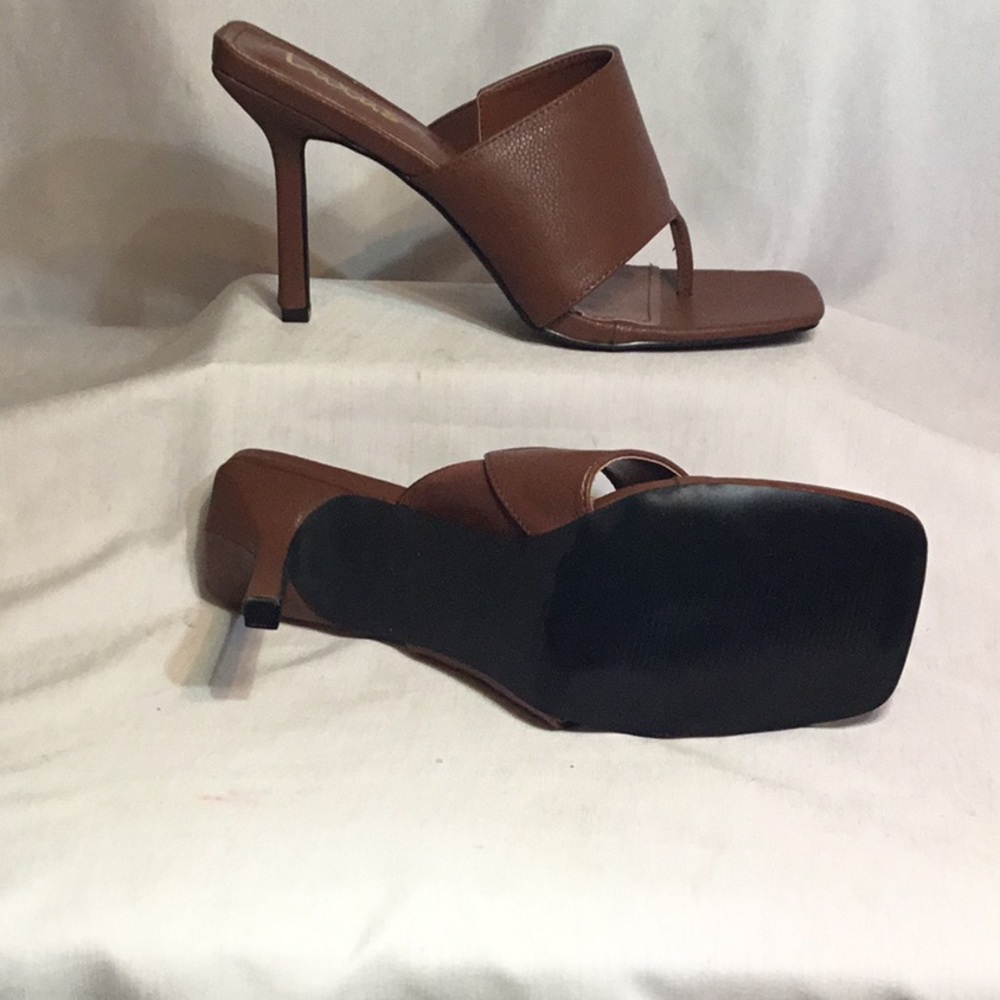 Lulus Slides - Picture 4 of 4